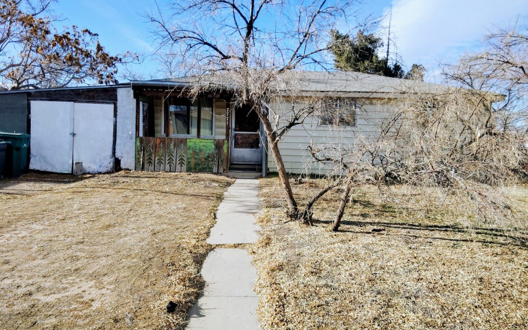 Fix-n-Flip Ranch in Commerce City Ready for Your Vision